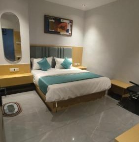 Deluxe Room (2 Adults + 1 Child)