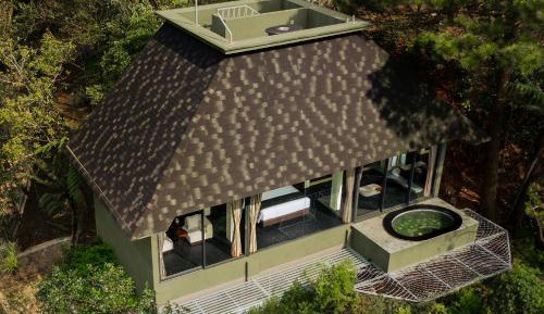 Suite with Mountain View