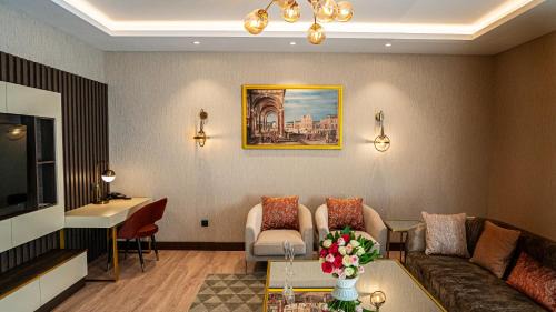 Three-Bedroom Deluxe Apartment