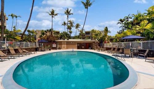 Apartment with Pool View 