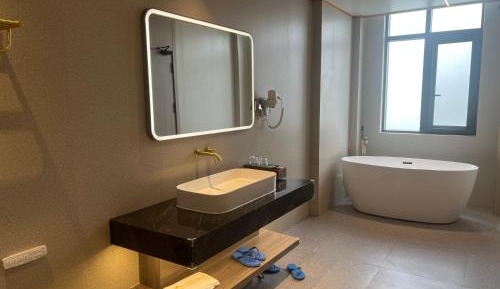 One-Bedroom Apartment with Balcony