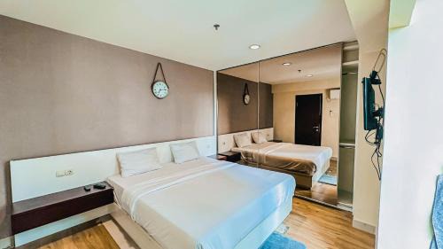 Two-Bedroom Apartment with City View