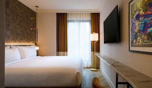 Deluxe King Room - Hearing Accessible