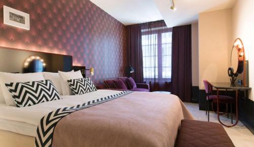 Large Deluxe King Room with Sofa Bed