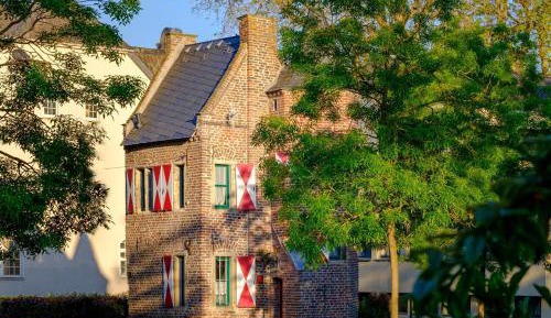 One-Bedroom Apartment with Shower