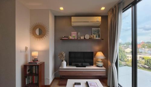 One-Bedroom Apartment with Balcony