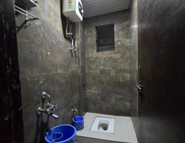 Deluxe Room (2 Adults + 1 Child)