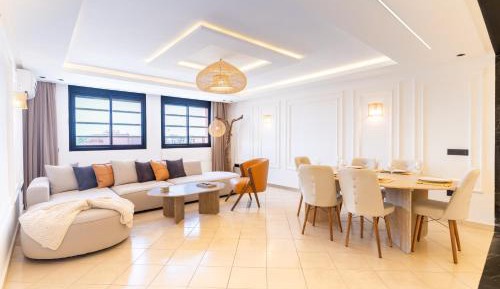 Two-Bedroom Deluxe Apartment with Balcony