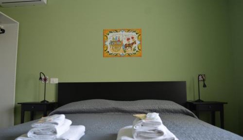 One-Bedroom Apartment with balcony volcano enta view 