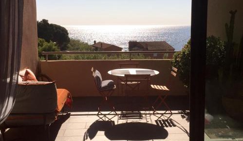 One-Bedroom Apartment with Sea View (1 - 4 People)