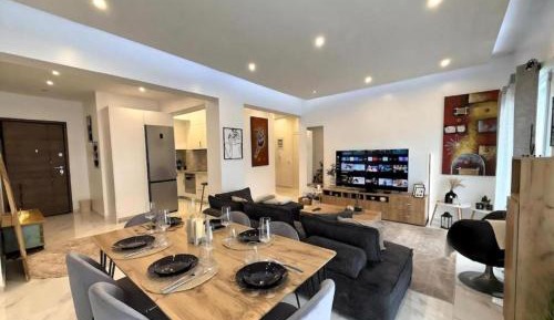 Three-Bedroom Deluxe Apartment