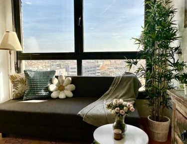 Deluxe One-Bedroom Apartment