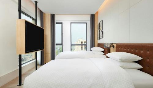 Premier One-Bedroom Queen Suite with Two Queen Beds and City View