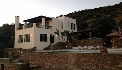 Four-Bedroom Villa with Private Pool & Sea View