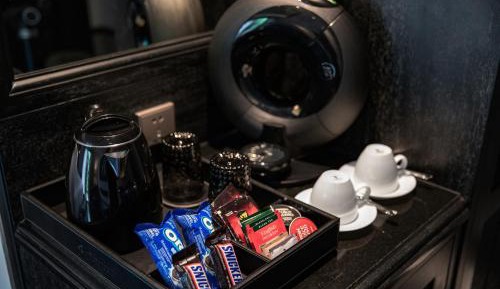 Deluxe Room with Internal Window