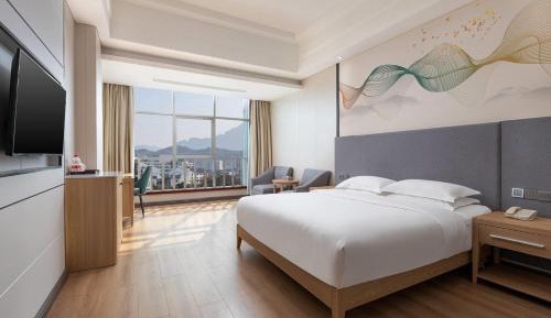 King Room with Mountain View 