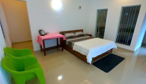 Deluxe Queen Suite