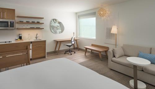 Standard King Room with Ocean View