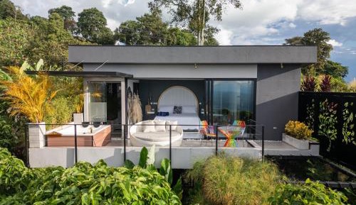 Deluxe King Suite