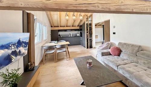 Apartment with Mountain View