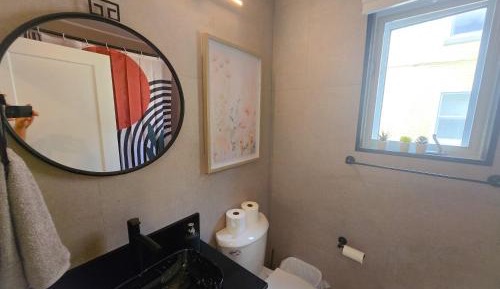Deluxe Queen Suite