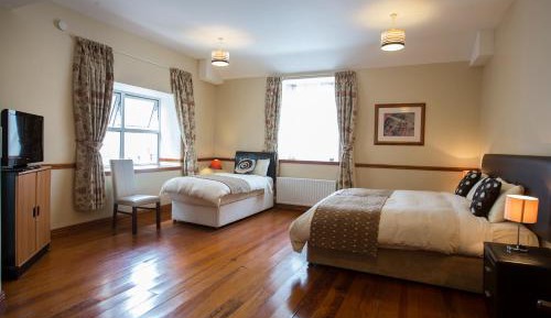 Triple Room with Private Bathroom