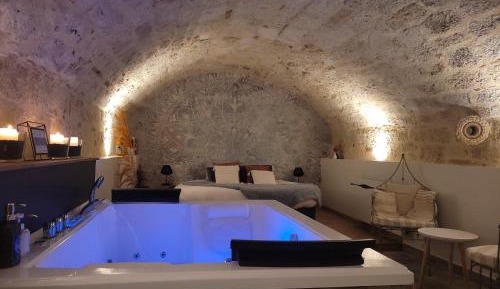 Queen Suite with Spa Bath