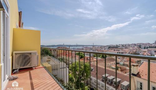 Two-Bedroom Deluxe Apartment with Balcony