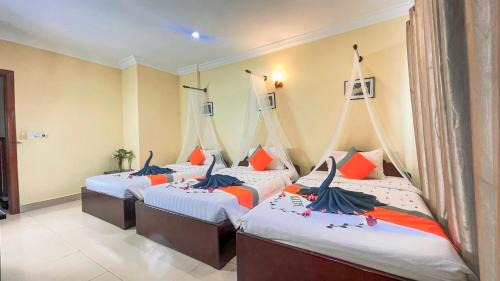 Deluxe Family Room - Free Pick up 