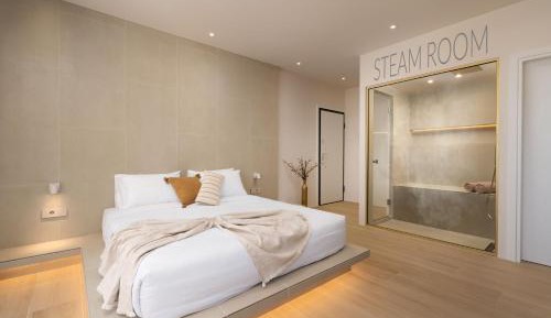 Suite with Private Steam Room
