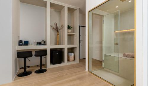 Suite with Private Steam Room and Direct Pool Access