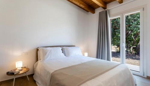 One-Bedroom Apartment with Garden