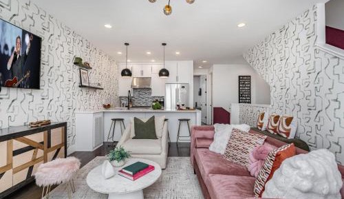 Eight-Bedroom Holiday Home