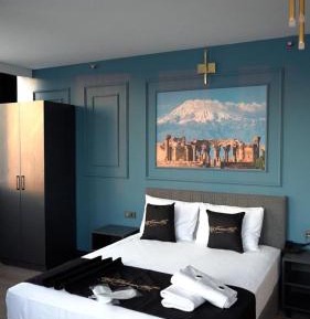 Double Room with Mountain View