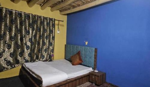 Standard Double Room with Shared Bathroom