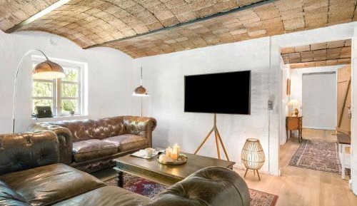 Seven-Bedroom Holiday Home