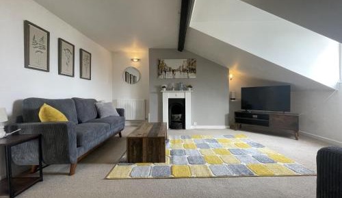 Deluxe Two-Bedroom Apartment with Garden View