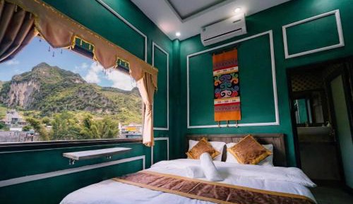 Quadruple Room with Mountain View