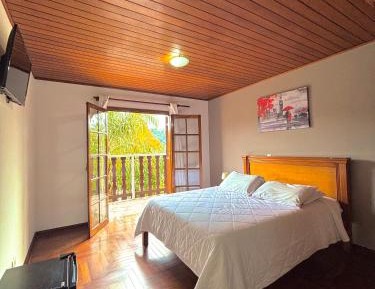 Suite with Hot Tub