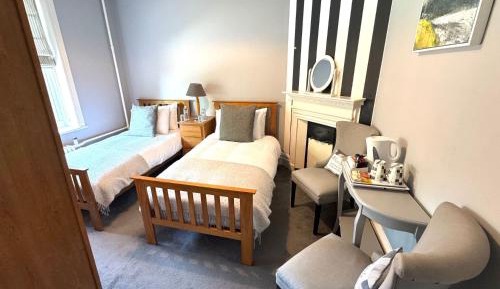 Twin Room with Private Bathroom