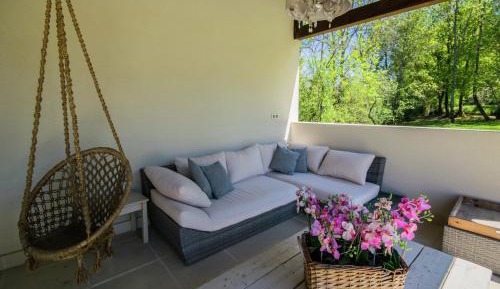 Seven-Bedroom Holiday Home