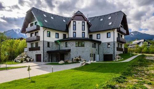 Apartment with Mountain View