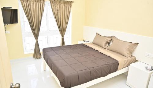 Deluxe Double Room (2 Adults + 1 Child)