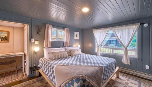 One-Bedroom Holiday Home