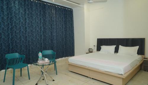 Deluxe Double Room (2 Adults + 1 Child)