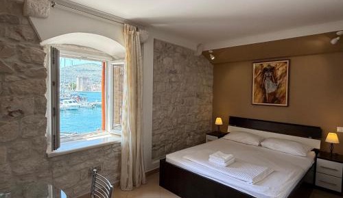 Deluxe Suite with Sea View
