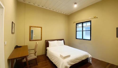 Deluxe Queen Studio 