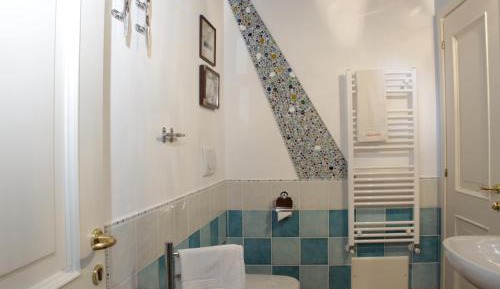 Twin Room with Private Bathroom