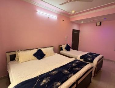 Deluxe Double Room (2 Adults + 1 Child)