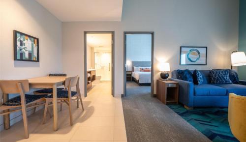 One-Bedroom King Suite with Bath Tub - Mobility Accessible